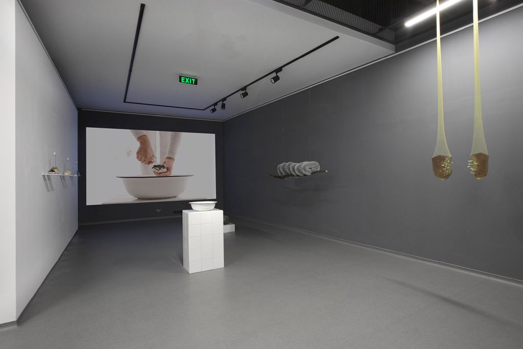 52_02_cleance_2020_Maria_Nalbantova_US_&_THEM_2021_Installation_view.jpg